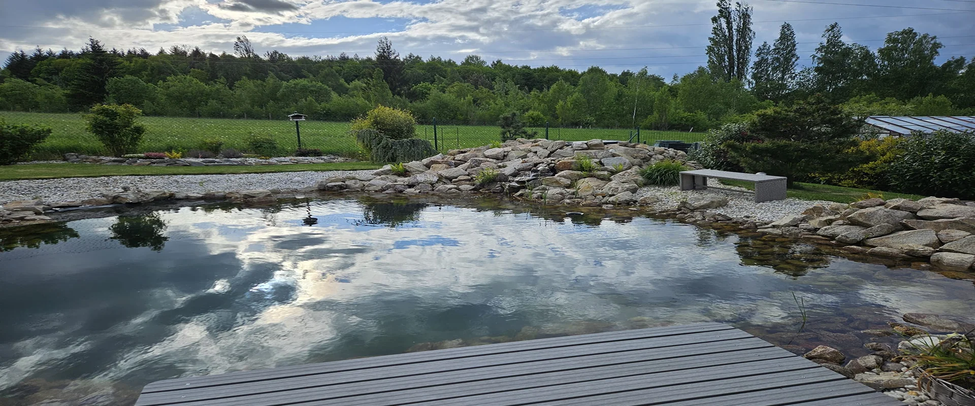 PureGarden_Zahradní design, údržba zeleně, zakládání jezírek, sanace tenisových kurtů.